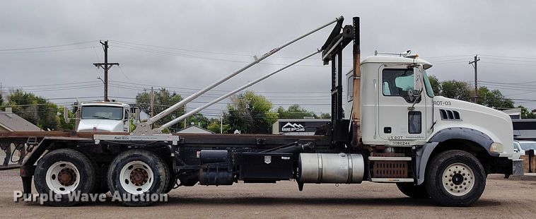 image for item DP8897 2008 Mack 813 Granite roll-off container truck