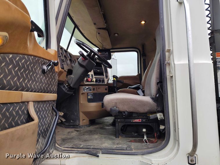 image for item DP8897 2008 Mack 813 Granite roll-off container truck