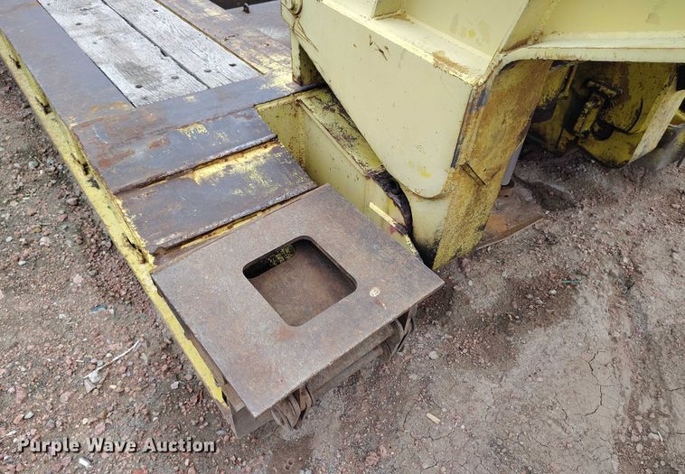image for item DP8898 1988 Eager Beaver 50GHG/GS lowboy equipment trailer