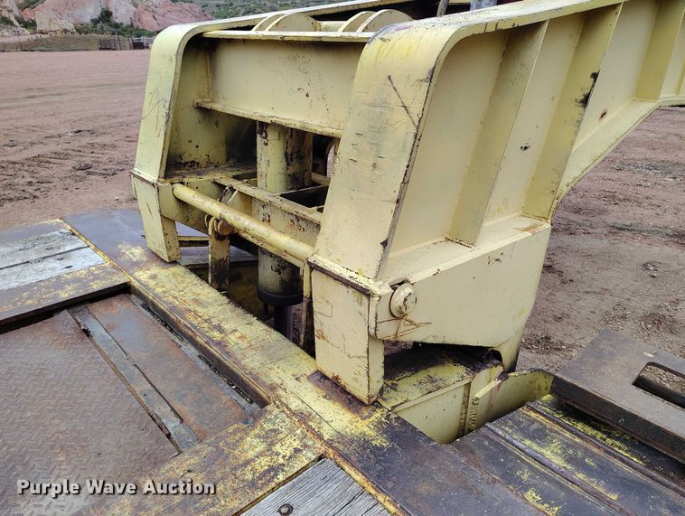 image for item DP8898 1988 Eager Beaver 50GHG/GS lowboy equipment trailer