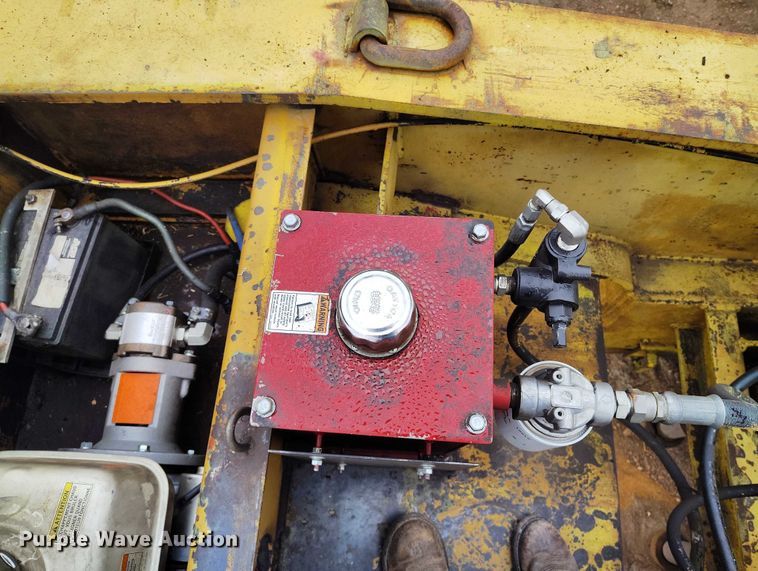 image for item DP8898 1988 Eager Beaver 50GHG/GS lowboy equipment trailer