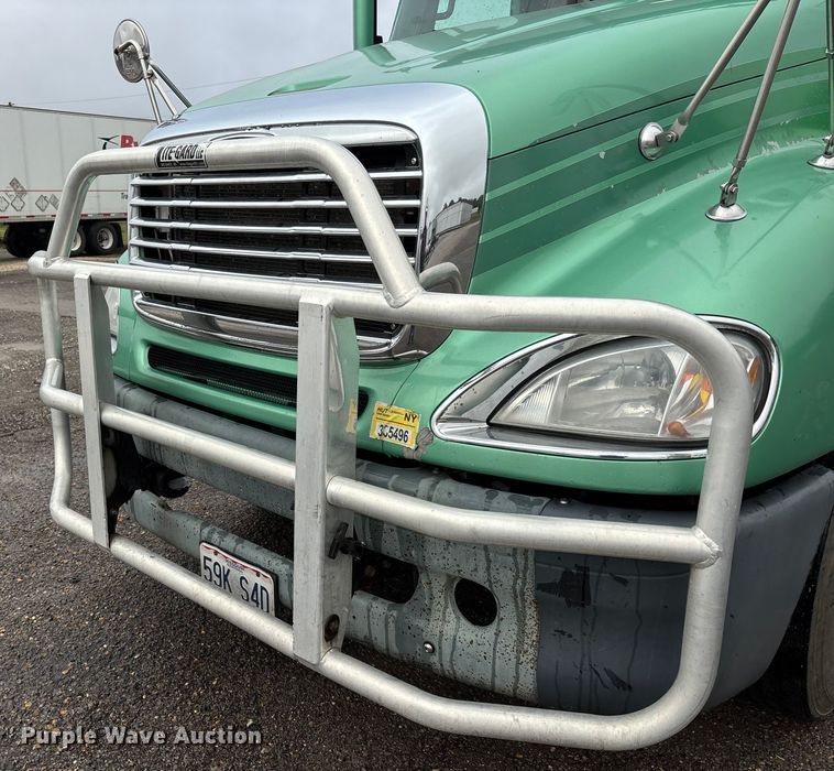 image for item DU1338 2016 Freightliner Columbia semi truck