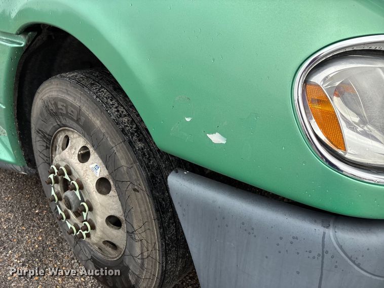 image for item DU1338 2016 Freightliner Columbia semi truck