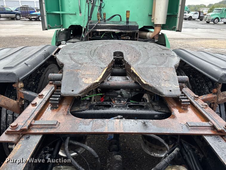 image for item DU1338 2016 Freightliner Columbia semi truck