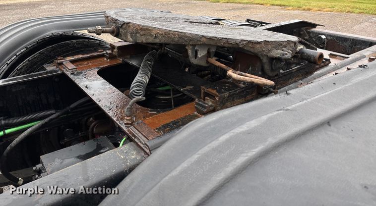 image for item DU1338 2016 Freightliner Columbia semi truck