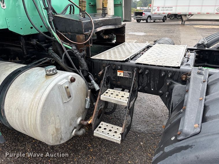 image for item DU1338 2016 Freightliner Columbia semi truck