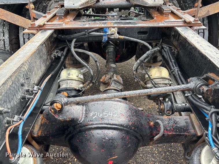 image for item DU1338 2016 Freightliner Columbia semi truck