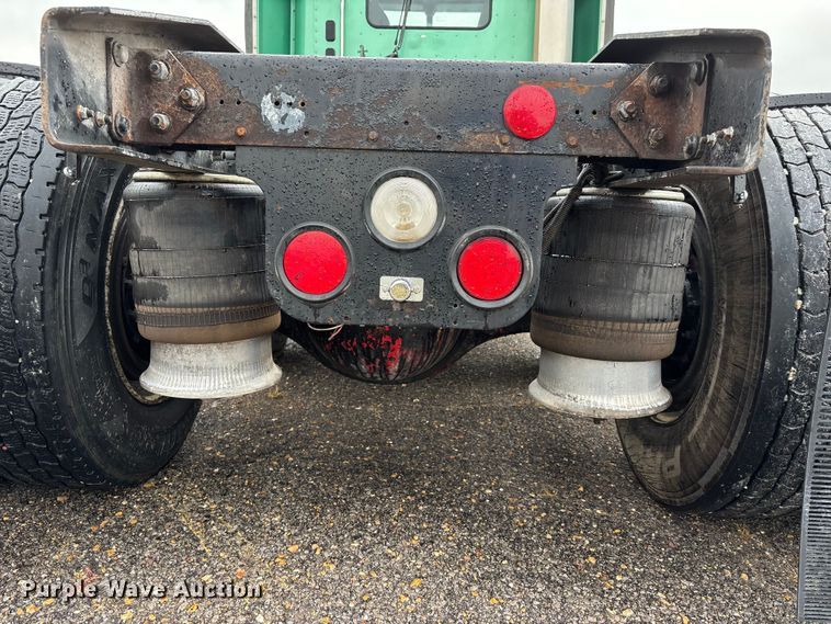 image for item DU1338 2016 Freightliner Columbia semi truck