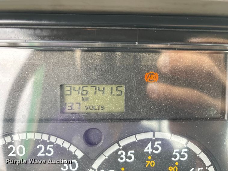 image for item DU1338 2016 Freightliner Columbia semi truck