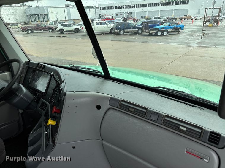 image for item DU1338 2016 Freightliner Columbia semi truck