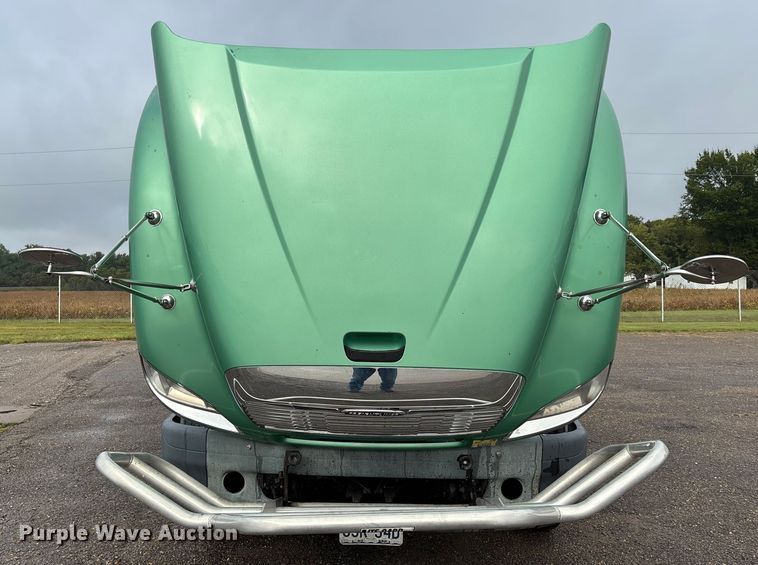 image for item DU1338 2016 Freightliner Columbia semi truck