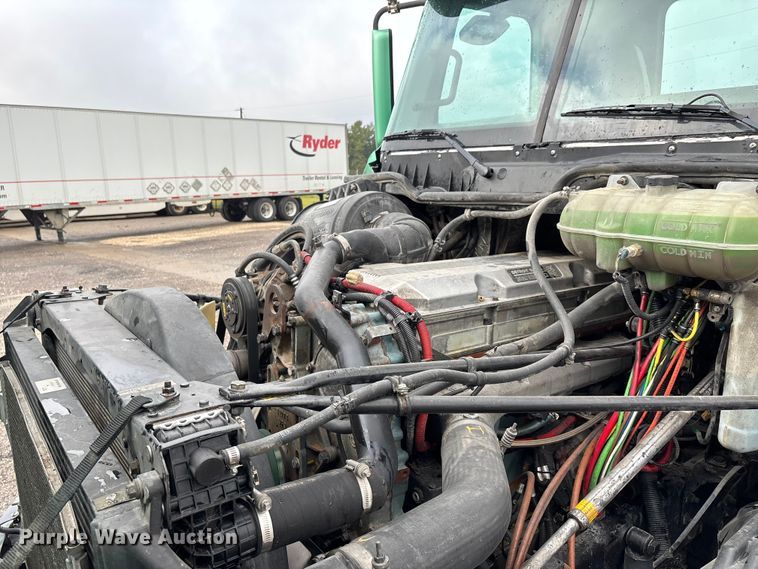 image for item DU1338 2016 Freightliner Columbia semi truck