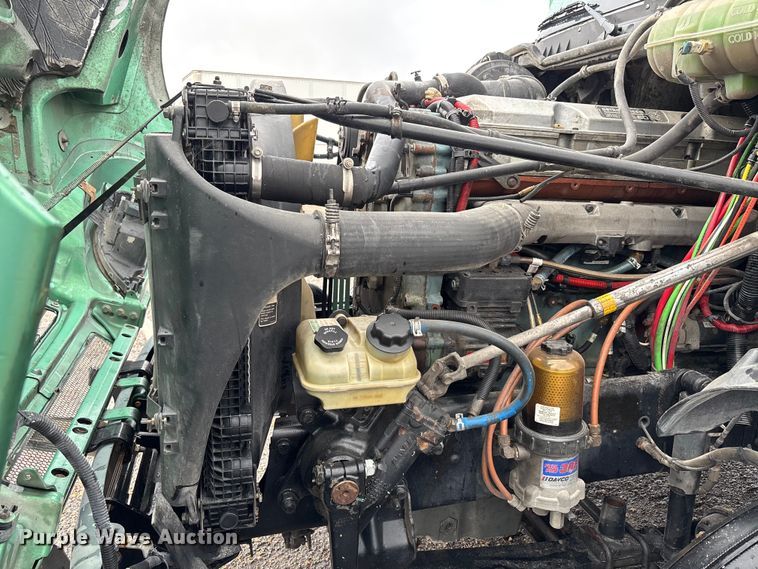 image for item DU1338 2016 Freightliner Columbia semi truck