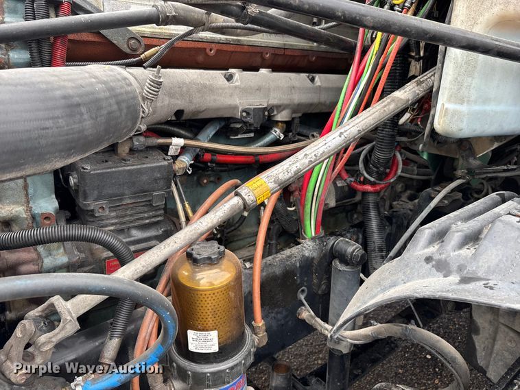 image for item DU1338 2016 Freightliner Columbia semi truck