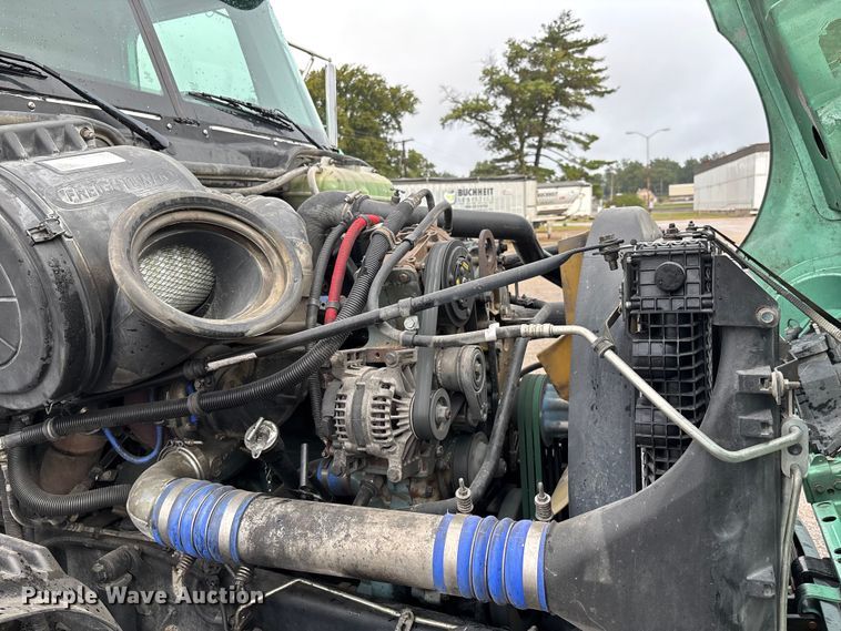 image for item DU1338 2016 Freightliner Columbia semi truck