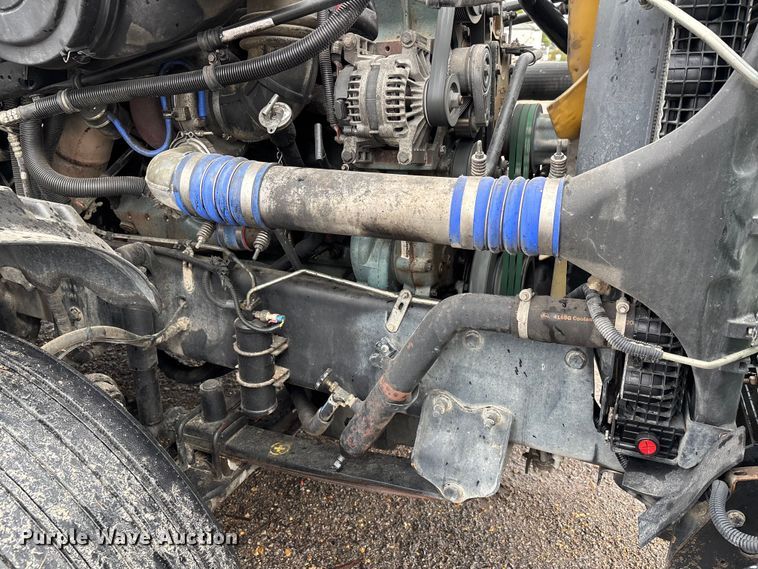 image for item DU1338 2016 Freightliner Columbia semi truck