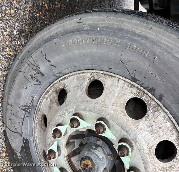 image for item DU1338 2016 Freightliner Columbia semi truck