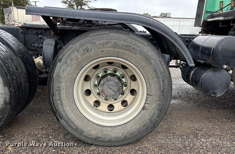 image for item DU1338 2016 Freightliner Columbia semi truck