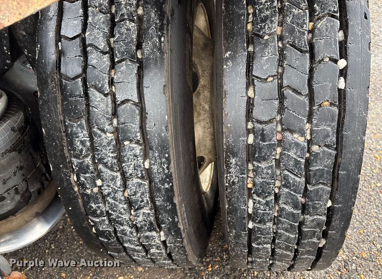 image for item DU1338 2016 Freightliner Columbia semi truck