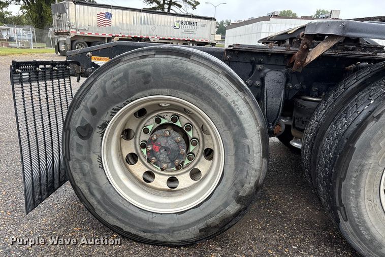 image for item DU1338 2016 Freightliner Columbia semi truck