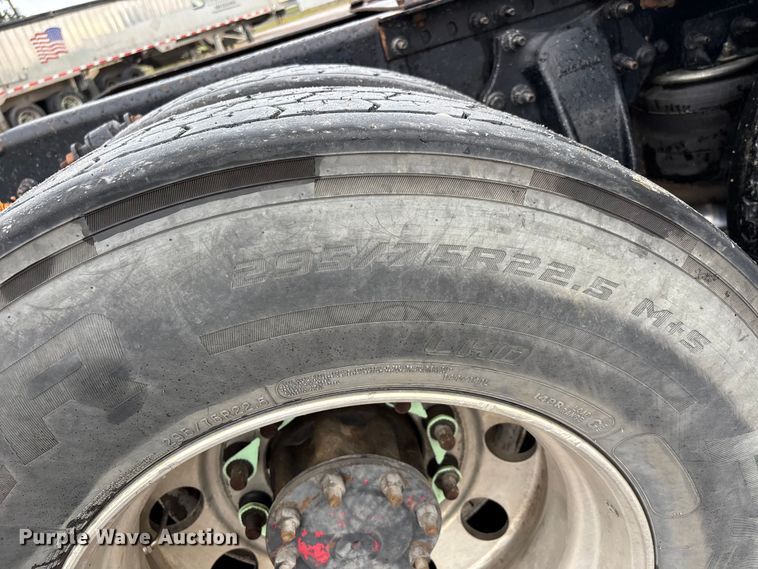 image for item DU1338 2016 Freightliner Columbia semi truck