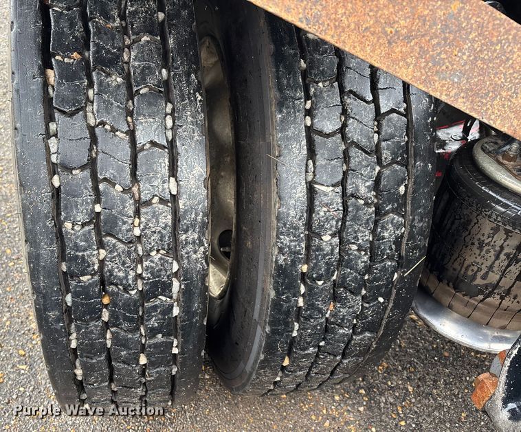 image for item DU1338 2016 Freightliner Columbia semi truck