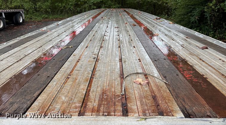image for item DU1341 2008 Wilson flatbed trailer