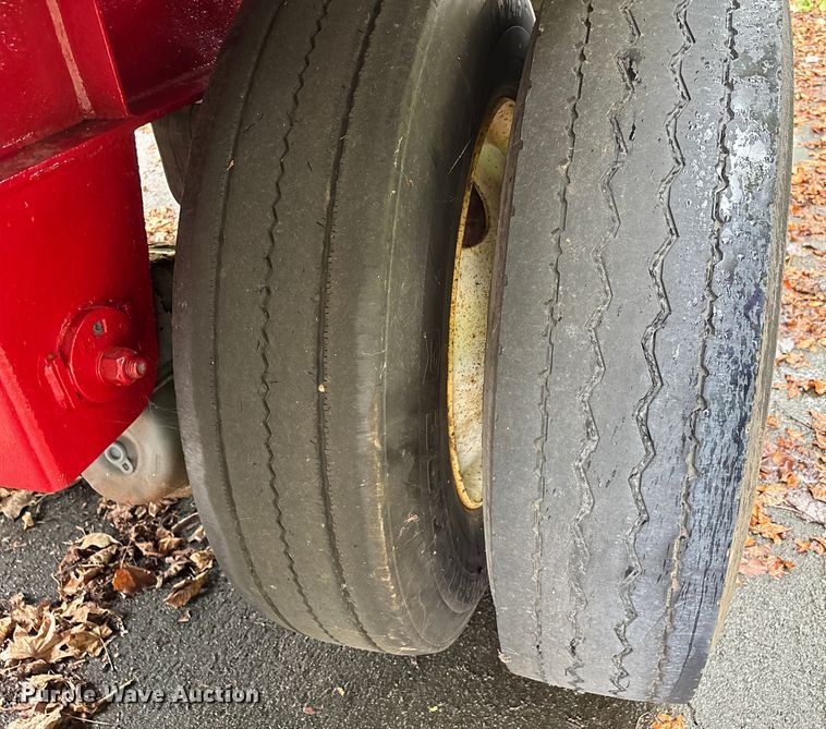 image for item DU1341 2008 Wilson flatbed trailer