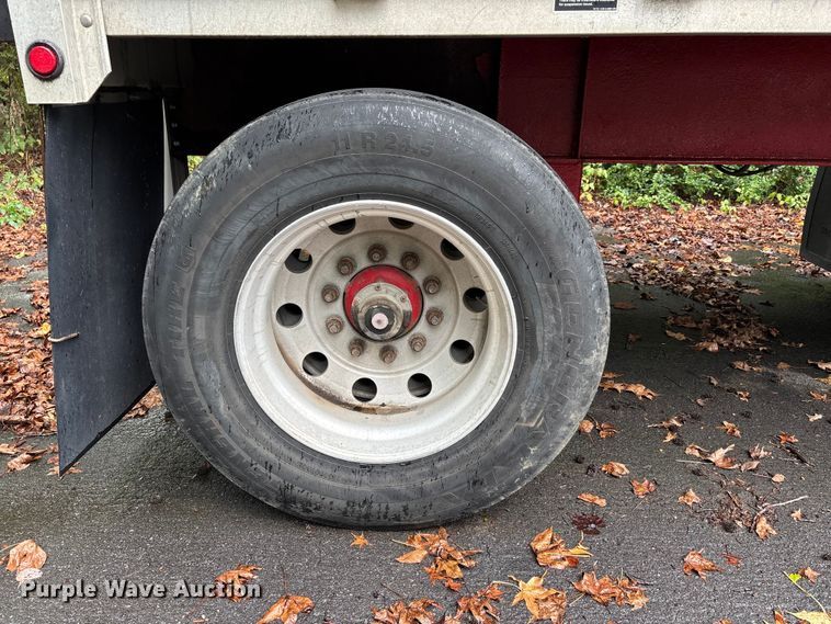 image for item DU1341 2008 Wilson flatbed trailer