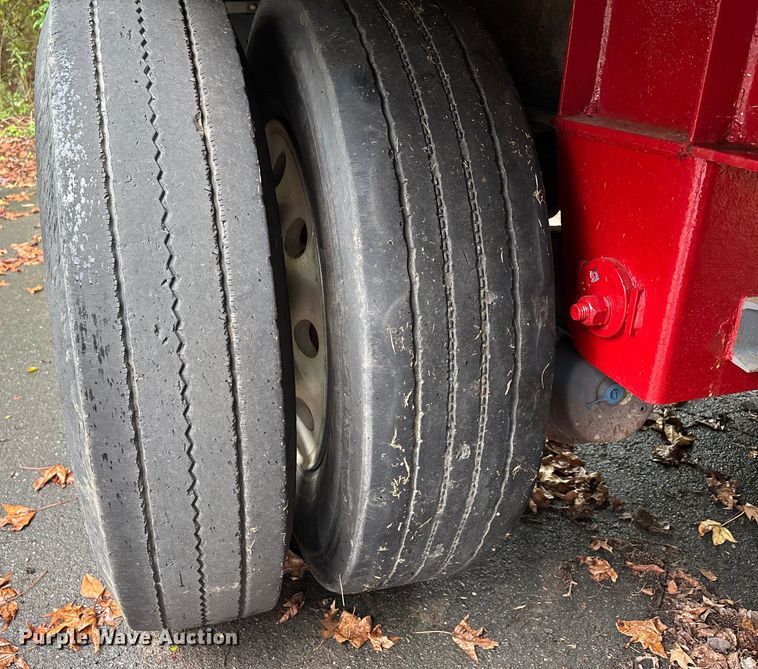 image for item DU1341 2008 Wilson flatbed trailer