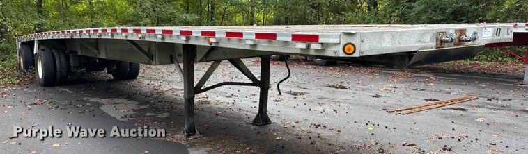 image for item DU1342 2005 Reitnouer flatbed trailer