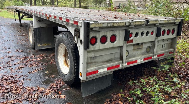 image for item DU1342 2005 Reitnouer flatbed trailer