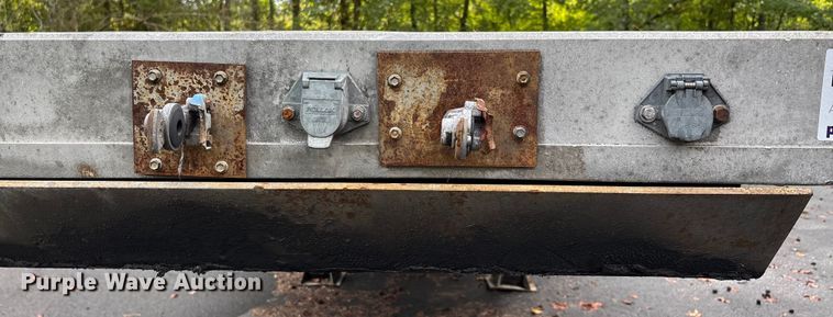 image for item DU1342 2005 Reitnouer flatbed trailer