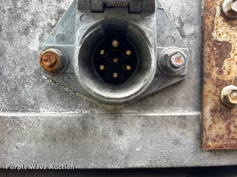 image for item DU1342 2005 Reitnouer flatbed trailer