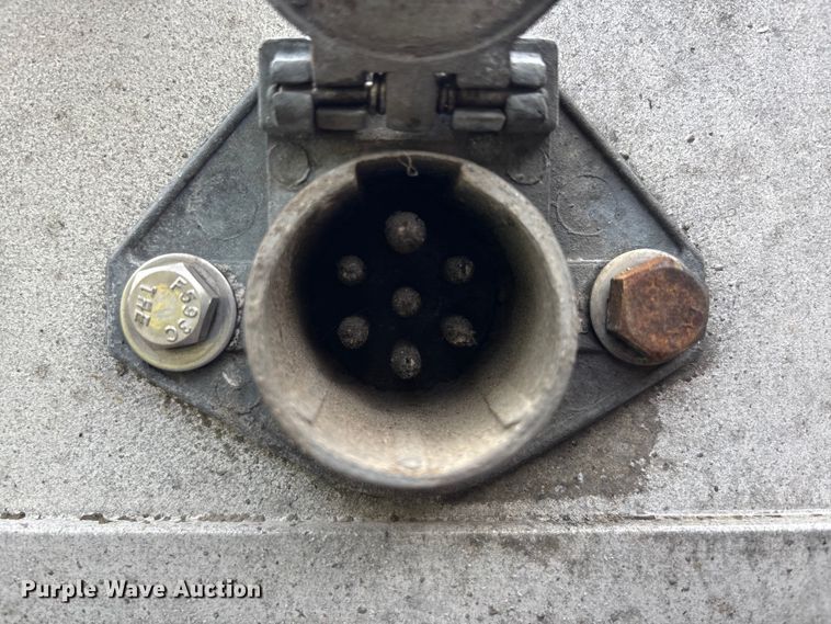 image for item DU1342 2005 Reitnouer flatbed trailer