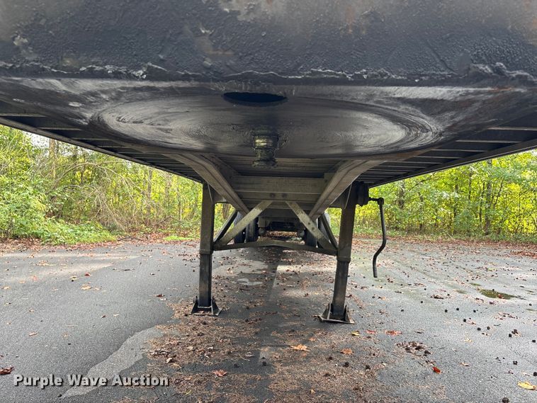 image for item DU1342 2005 Reitnouer flatbed trailer