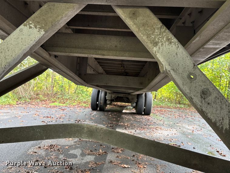 image for item DU1342 2005 Reitnouer flatbed trailer