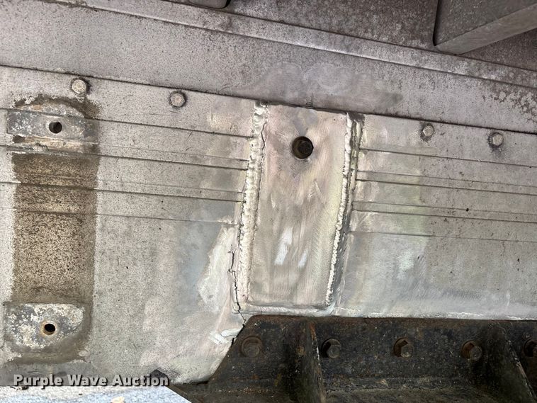 image for item DU1342 2005 Reitnouer flatbed trailer