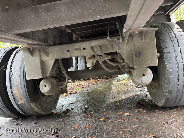 image for item DU1342 2005 Reitnouer flatbed trailer