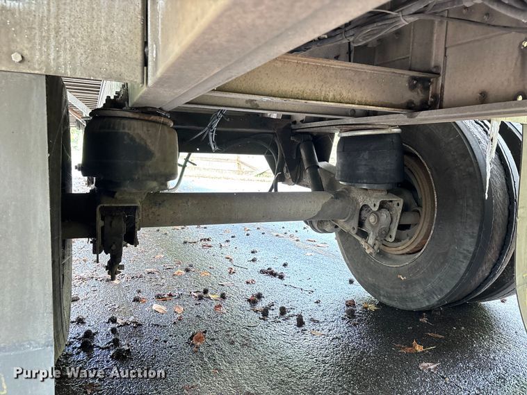 image for item DU1342 2005 Reitnouer flatbed trailer