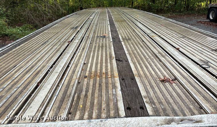 image for item DU1342 2005 Reitnouer flatbed trailer