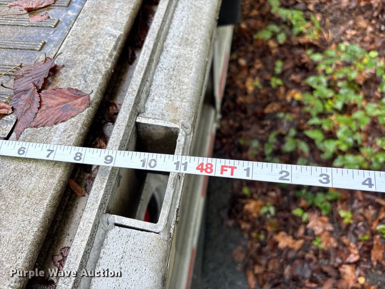 image for item DU1342 2005 Reitnouer flatbed trailer