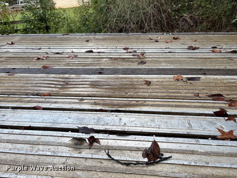 image for item DU1342 2005 Reitnouer flatbed trailer