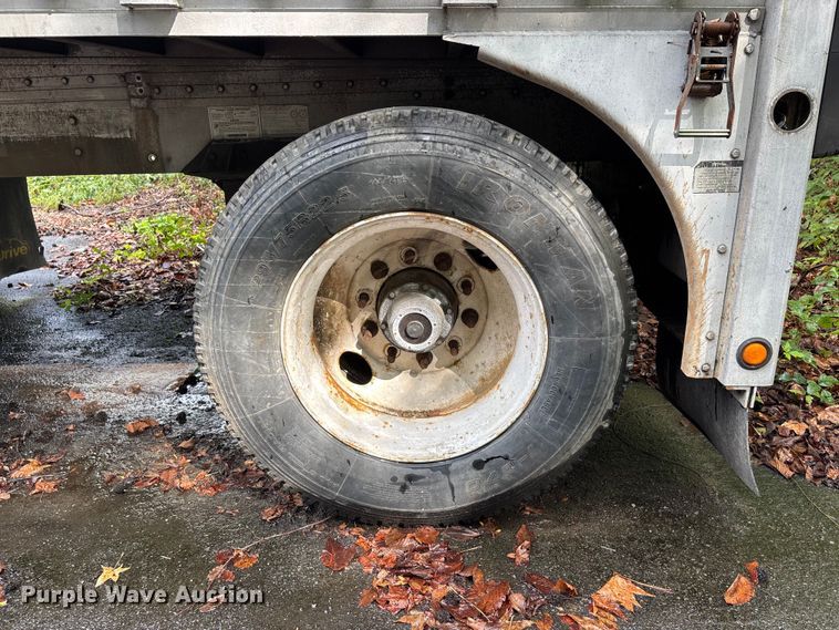 image for item DU1342 2005 Reitnouer flatbed trailer