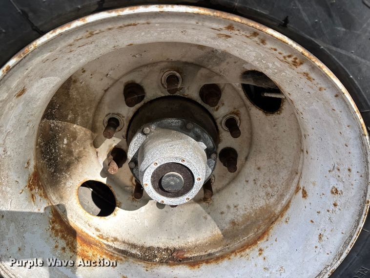 image for item DU1342 2005 Reitnouer flatbed trailer