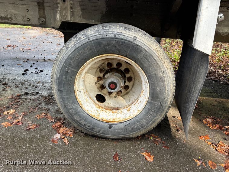 image for item DU1342 2005 Reitnouer flatbed trailer