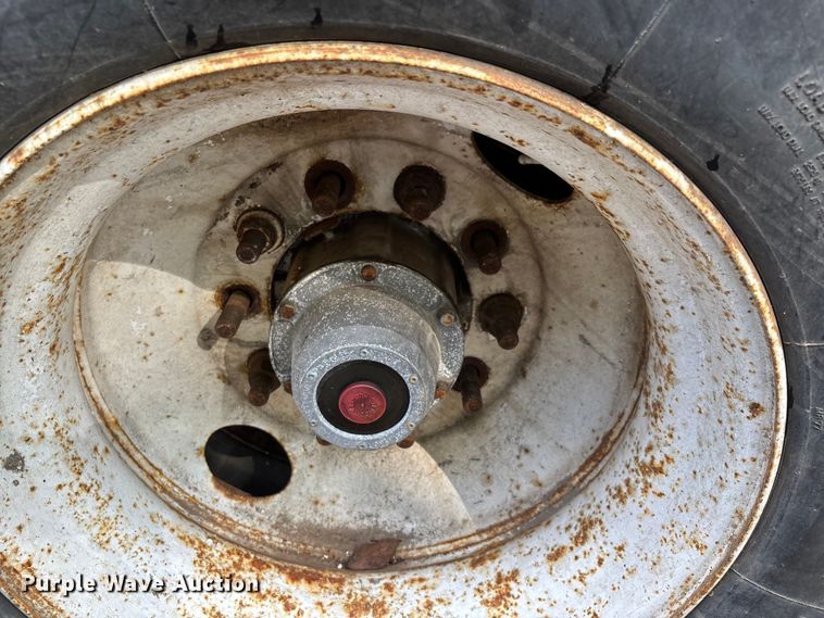 image for item DU1342 2005 Reitnouer flatbed trailer