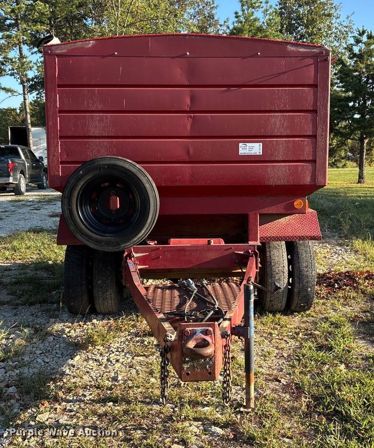 image for item DU1395 1986 Bail pup grain trailer