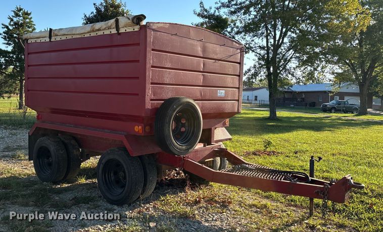 image for item DU1395 1986 Bail pup grain trailer