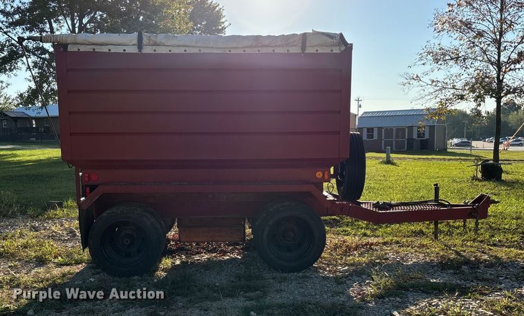 image for item DU1395 1986 Bail pup grain trailer